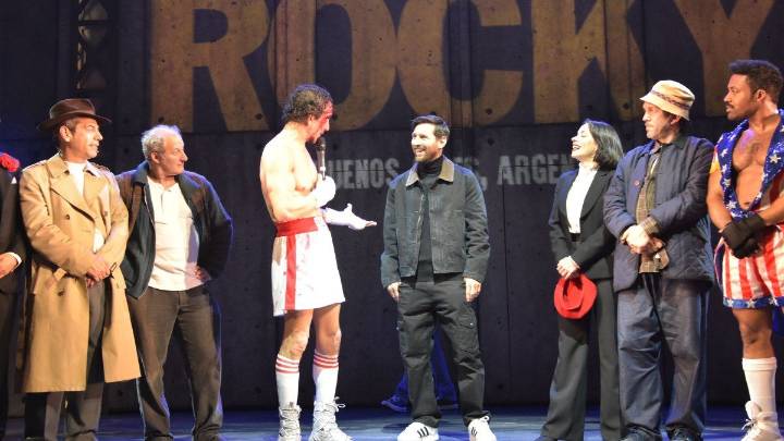 Lionel Messi fue a ver "Rocky", la obra de Nico Vázquez y el público enloqueció