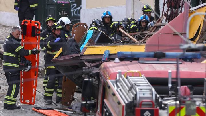 Al menos quince muertos y dieciocho heridos tras descarrillar un funicular en Lisboa