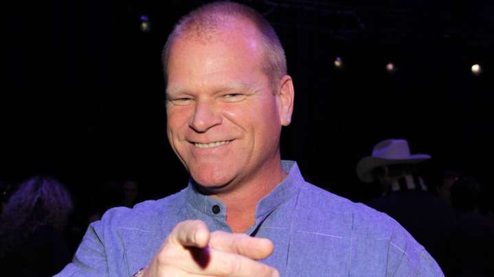 Mike Holmes' 10 Favorite Bathroom Features For The Ultimate HGTV Look