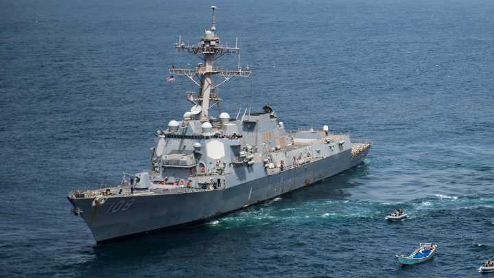 EE.UU. lanza mensaje al “cártel que gobierna Venezuela” tras sobrevuelo de dos aviones sobre un buque de guerra