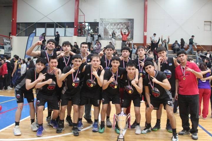 En damas y varones el cuadro anfitrión campeonó en el torneo de básquetbol “Copa Darwin”