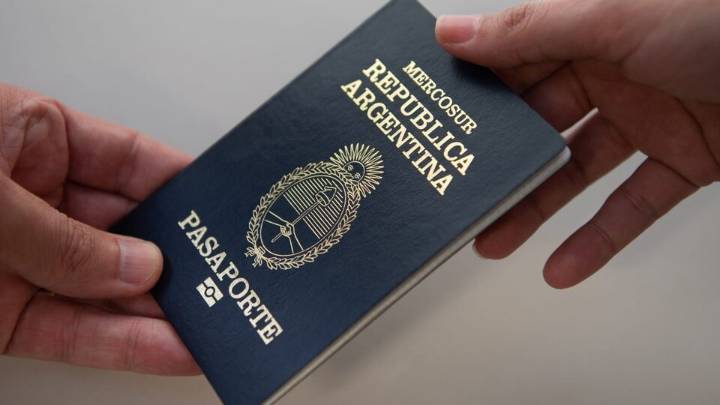 El Renaper dispuso camionetas móviles en Aeroparque para reponer pasaportes fallados