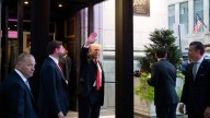 En video: gritan a Trump en cena en restaurante de Washington DC