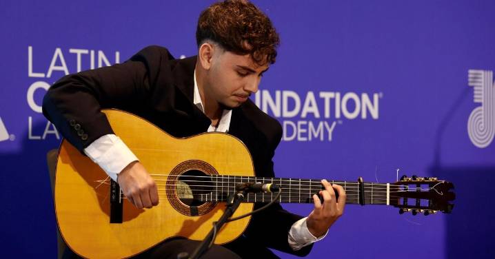 El guitarrista jerezano Marcos Gago Pino consigue la primera beca Legado Paco de Lucía de la Fundación Grammy Latino