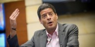 El regaño de Mauricio Gómez al ministro de Hacienda por su actitud durante discusión del presupuesto de 2026: “No se ría tanto”
