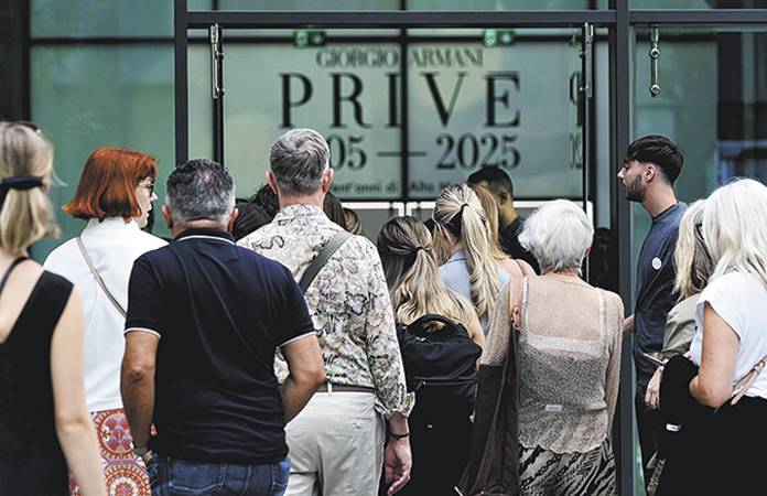 Milán decreta luto ciudadano por Armani