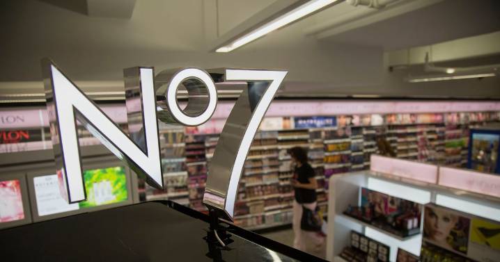 Boots shoppers rush to get No7 £35 Christmas gift set with 4 products that 'target wrinkles'