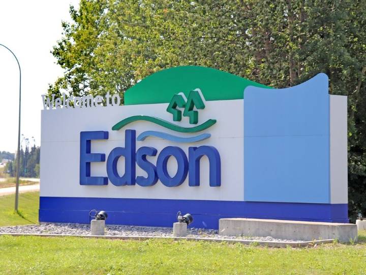 Three Edmonton police officers injured in crash near Edson