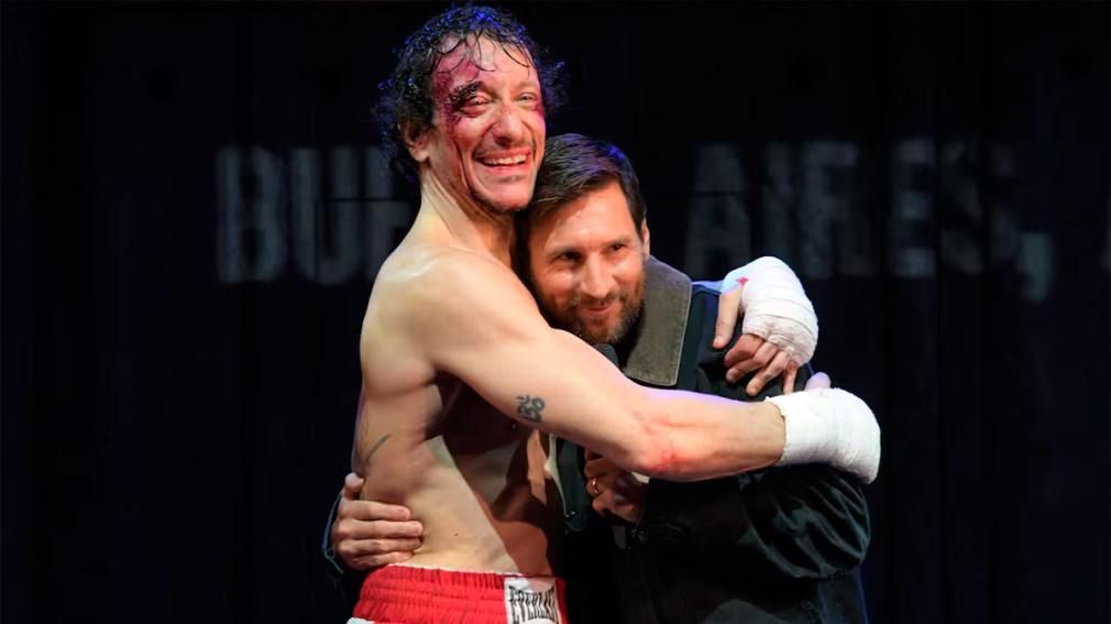 Messi fue al teatro a ver “Rocky”, la obra de Nico Vázquez, y enloqueció al público