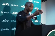Jets' Aaron Glenn won't say who will start for Alijah Vera