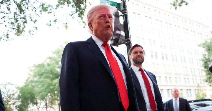 Seafood Restaurant Visited by Donald Trump Bombarded with 1