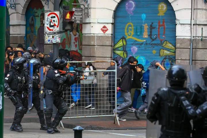 Ecuador decretó toque de queda en cinco provincias tras protestas