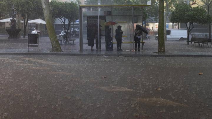 Cataluña encara este domingo con fuertes lluvias y avisos por "tiempo violento"