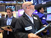 Fed recorta tasas por primera vez en 2025 por riesgos para el empleo en EU