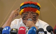 Manifestantes atacaron un convoy humanitario liderado por el presidente Noboa