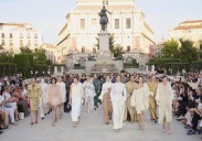 Pasarela en los jardines de la Plaza de Oriente