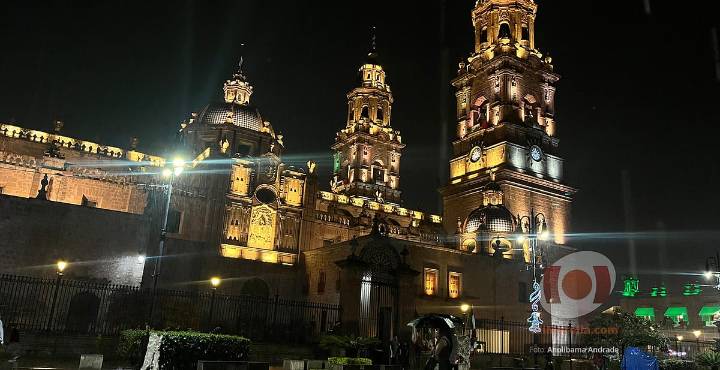 Lluvia sorprende fiestas patrias en Morelia