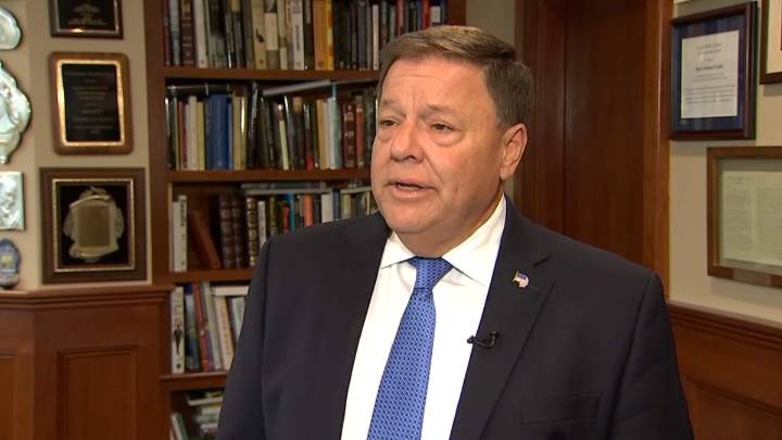 Quincy mayor apologizes for remarks about Catholic Church sex scandal
