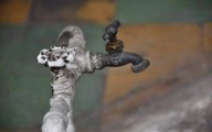 Anuncian suspensión temporal de agua en colonias de Toluca por fuga en tanque de rebombeo