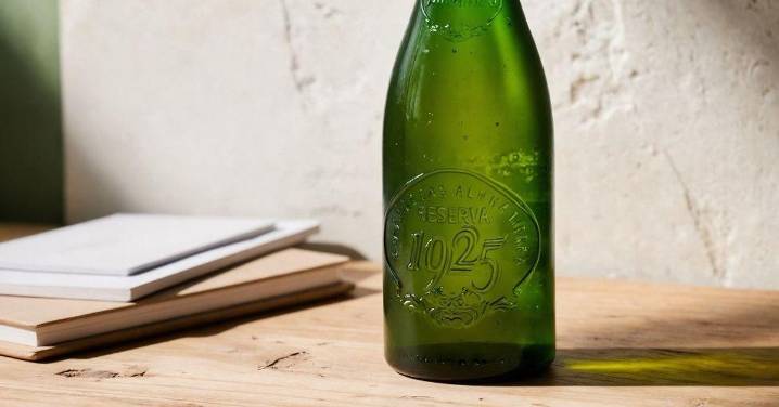 '100 años. 100 historias', el archivo vivo de Cervezas Alhambra hecho con relatos personales