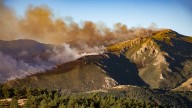 El incendio de Guadalajara se estabiliza con 3.000 hectáreas quemadas y entre quejas por la falta de medios