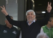 A pedido de Milei: Moyano acordó una paritaria por debajo de la inflación