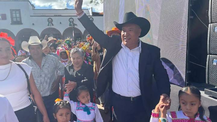 Manifestantes se congregan en primer informe de Amealco