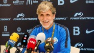 Pablo Alfaro corre la Nocturna de Sevilla a ciegas y en silencio: "Es la mejor manera de sentir lo que ellos sienten"