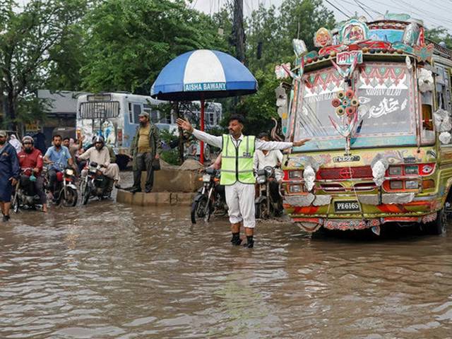 Karachi plans road closures, traffic diversions ahead of heavy rain