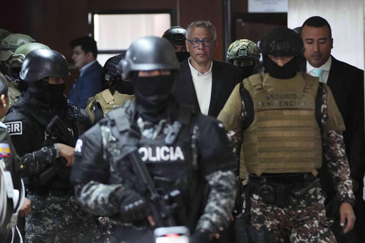 Petro da nacionalidad colombiana al exvicepresidente ecuatoriano Jorge Glas y pide que sea entregado