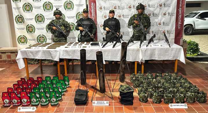 Policía y Ejército halla arsenal del ‘Clan del Golfo’ en Altos del Rosario, Bolívar