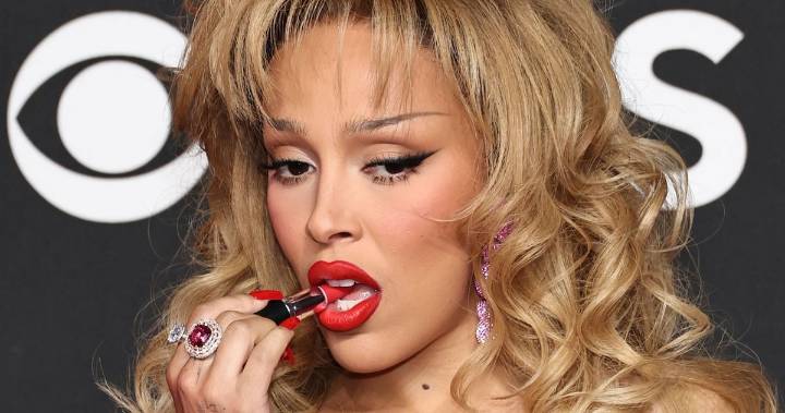 Doja Cat’s VMAs Lipstick Stunt Was Actually M.A.C Spon