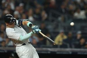 Raleigh reaches 60 homers as Mariners clinch first division title since 2001
