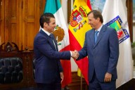 Sostiene reunión Miguel Flores reunión con el cónsul de España