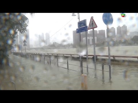 Typhoon Ragasa slams into Hong Kong and brings flooding