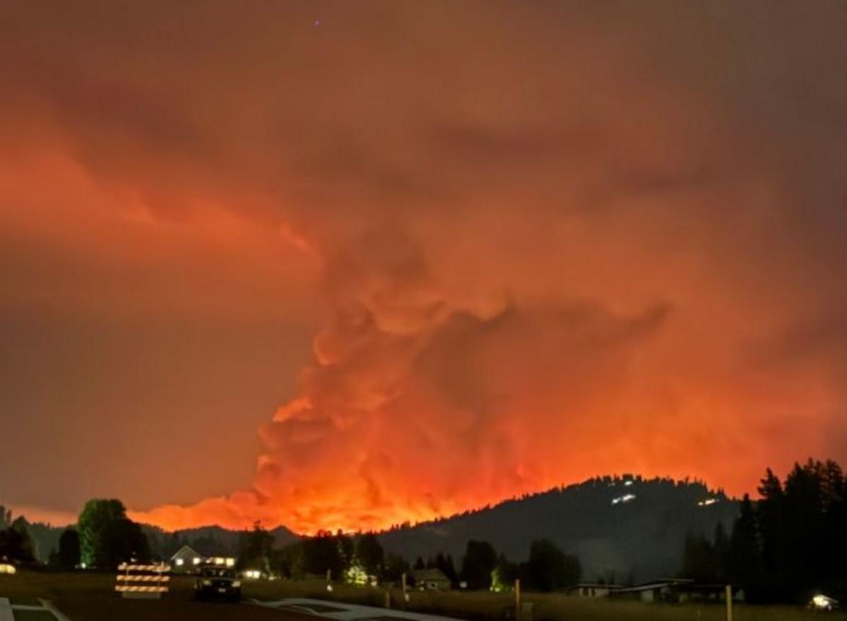 Lower Sugarloaf Fire Swells To 6,200 Acres, Evacuations Elevated