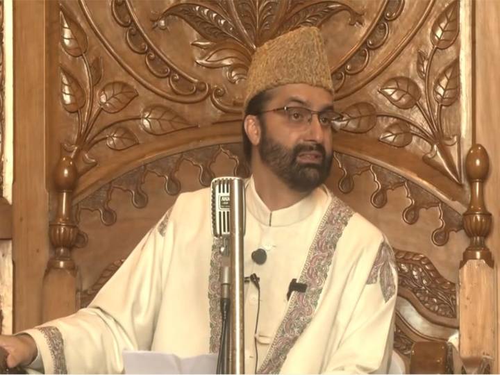 Mirwaiz Umar Farooq Pays Tribute to Abdul Gani Bhat
