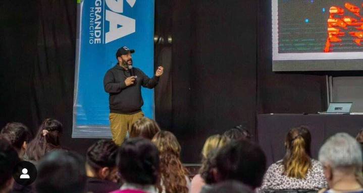 Un Llamado a la Reflexión en el Congreso Río Grande IT: «Sí a la Tecnología, PERO con Conciencia y Protección»