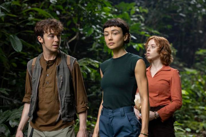'Alien: Earth' Stars Alex Lawther and Lily Newmark On Episode 7