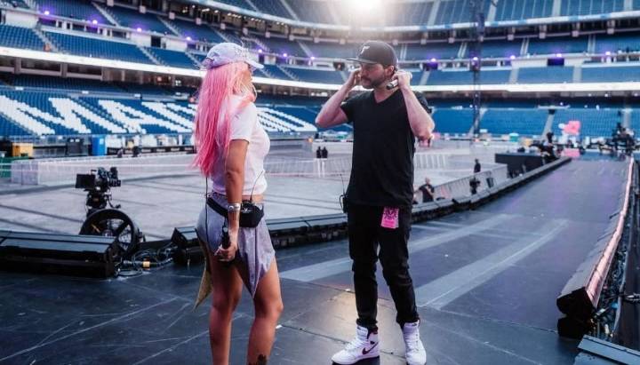 “Me siento muy ligado a mi país": El chileno que trabaja con figuras como Karol G y Luis Fonsi