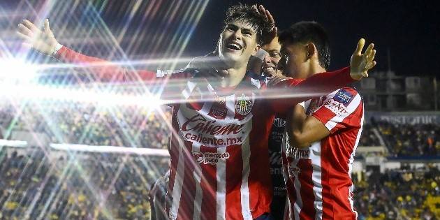 Chivas vence al América en el clásico de la Liga MX