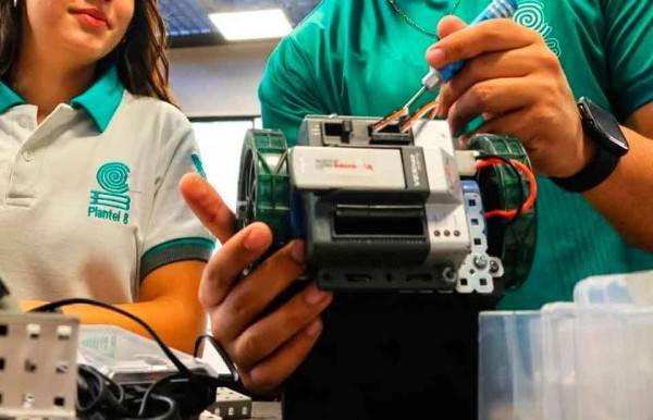 Reciben beca más de 4 mil alumnos del Cobach