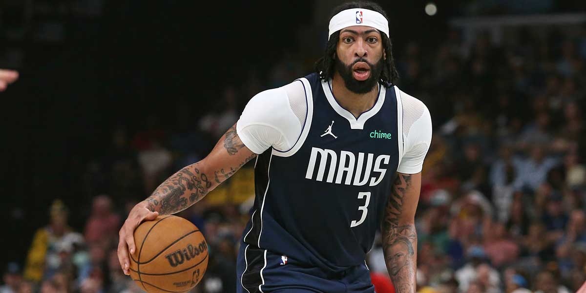 Mavericks’ Anthony Davis returns to practice after eye surgery