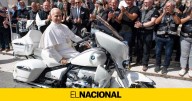 El papa León XIV a dos ruedas: le regalan una BMW, la firma, la bendice y se subastará con fines benéficos
