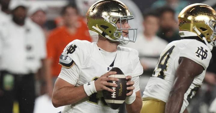 Monday's College Notebook: Freeman believes Carr is ready to cut it loose, more