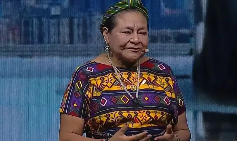 Rigoberta Menchú llama a los jóvenes a vivir con valores y memoria colectiva