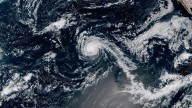 El huracán Kiko se debilita a tormenta tropical pero aún podría generar oleaje peligroso en Hawai