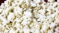 Dan Buettner, experto en longevidad: "El mejor aperitivo para llegar a vivir 100 años son las palomitas de maíz"