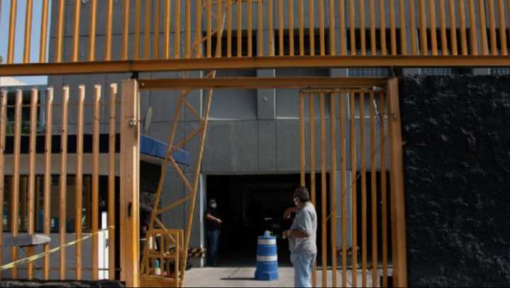 Falsa amenaza de bomba en la Prepa 8 provoca la evacuación de alumnos