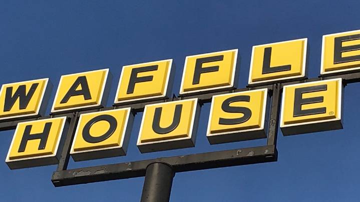 Teens attack workers at Waffle House in Marietta, police say